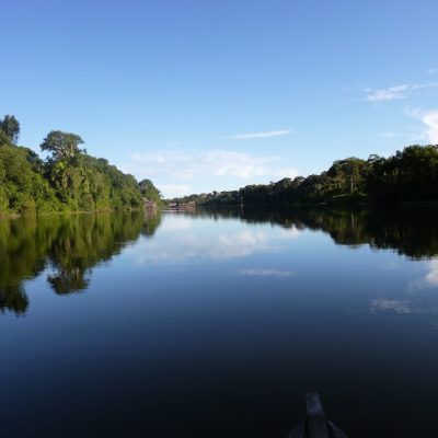 Cabañas Nainekü Lodge en San Martín de Amacayacu, rodeadas por la selva amazónica y el río Amacayacu, cerca de Leticia.